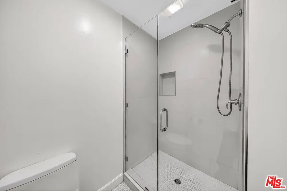 2700 Cahuenga Boulevard #4220 Los Angeles, CA 90068