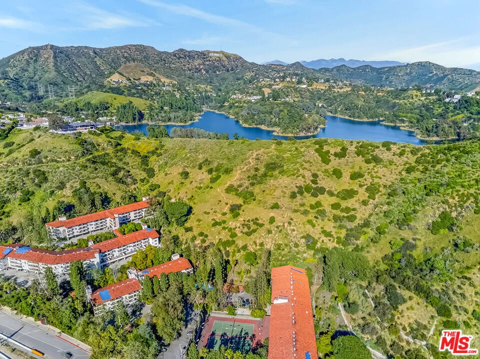 2700 Cahuenga Boulevard #4220 Los Angeles, CA 90068