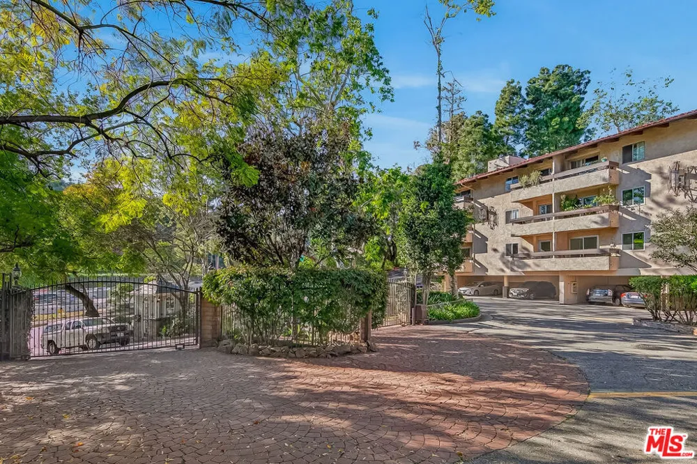 2700 Cahuenga Boulevard #4220 Los Angeles, CA 90068