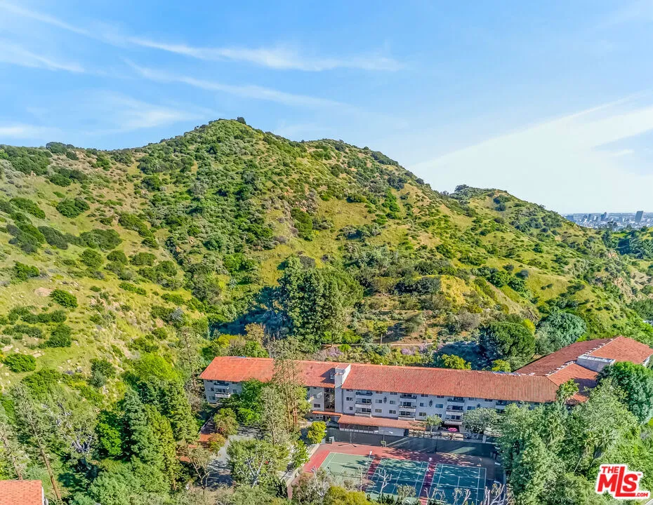 2700 Cahuenga Boulevard #4220 Los Angeles, CA 90068
