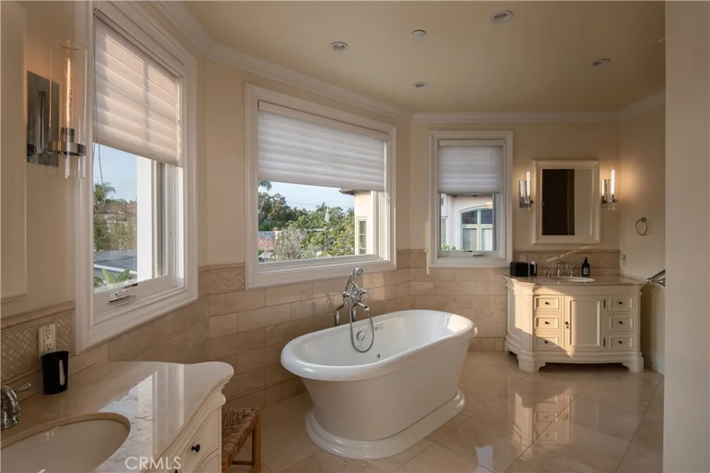 1160 Pine St Coronado, CA 92118