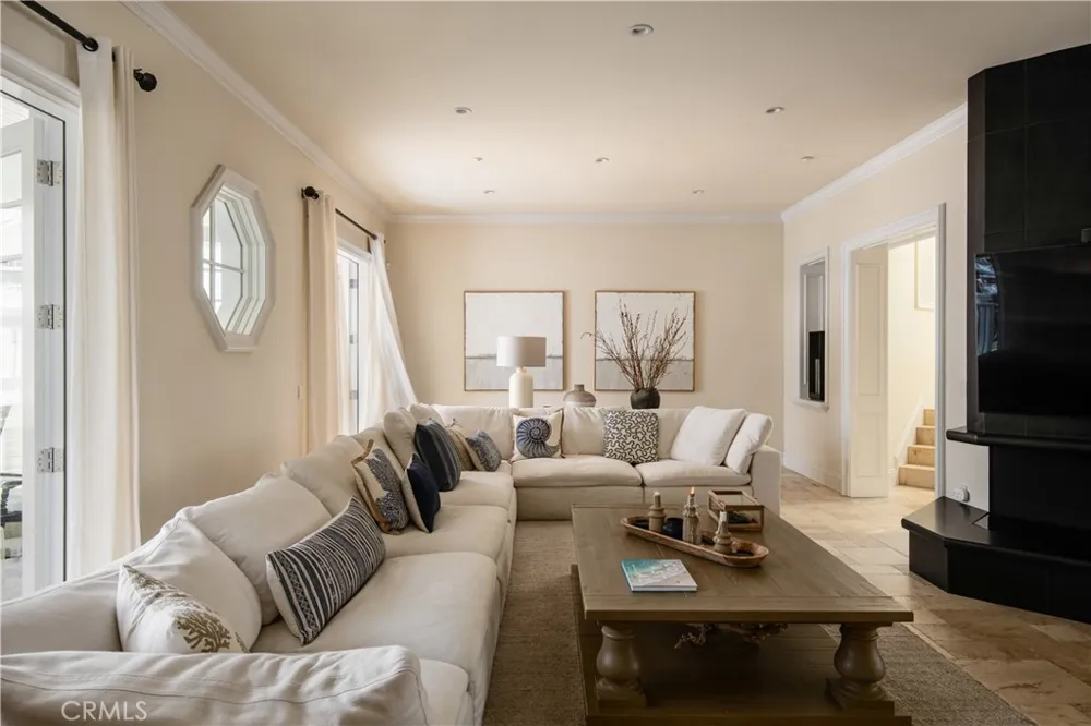 1160 Pine St Coronado, CA 92118