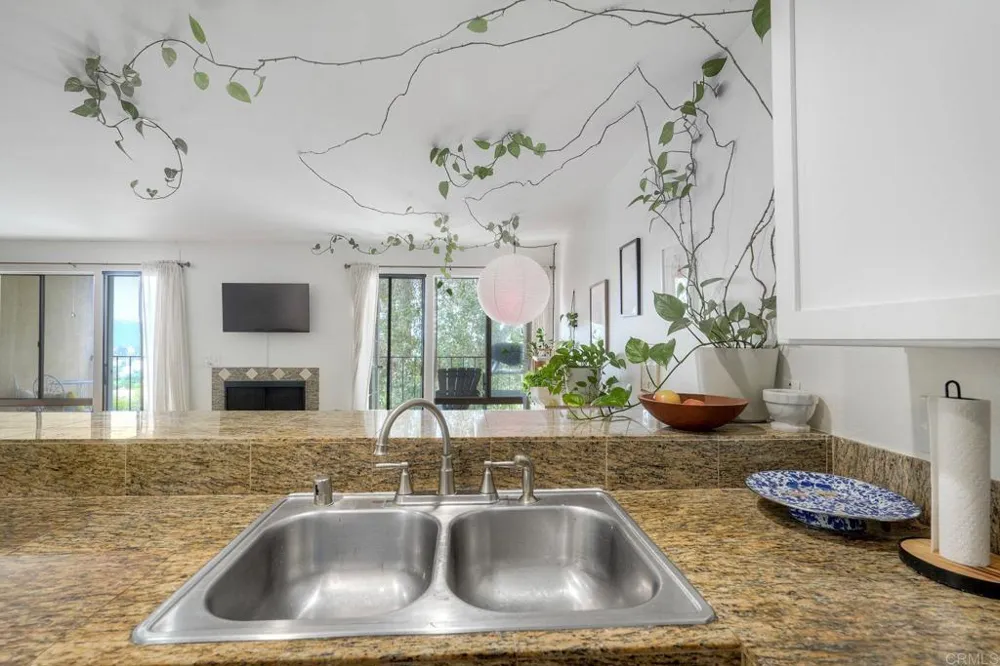 2251 Altisma Way Carlsbad, CA 92009