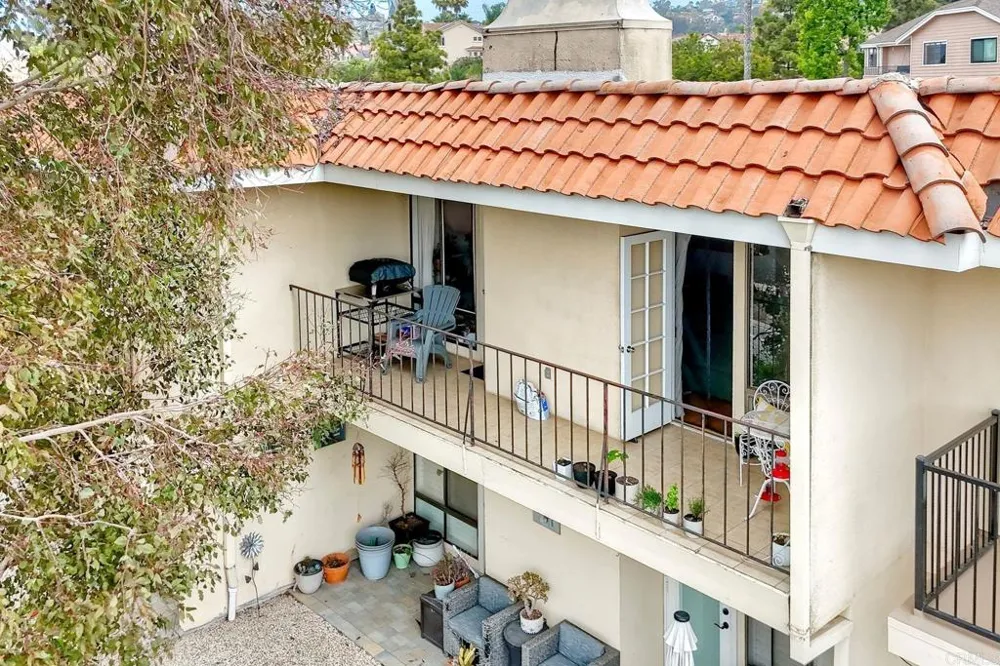 2251 Altisma Way Carlsbad, CA 92009