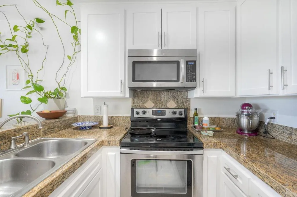 2251 Altisma Way Carlsbad, CA 92009