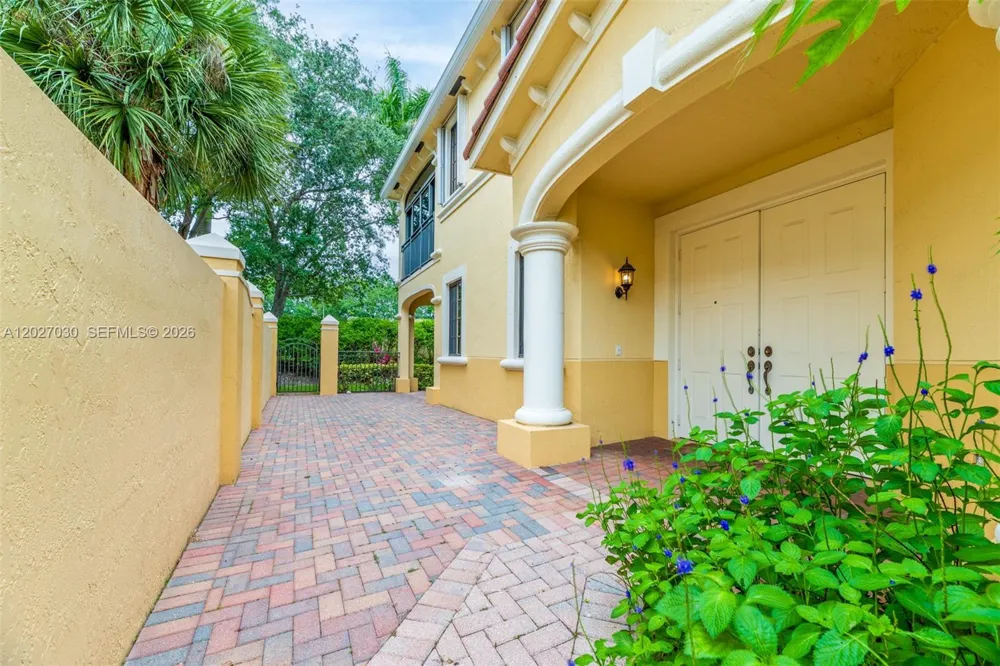1695 Passion Vine Cir #22-1 Weston, FL 33326