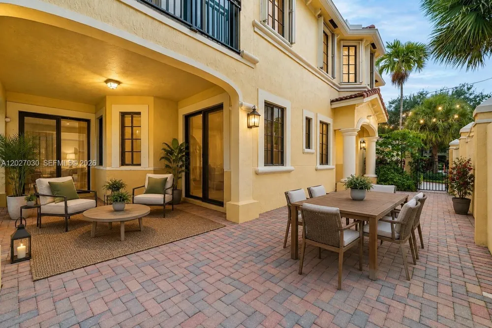 1695 Passion Vine Cir #22-1 Weston, FL 33326