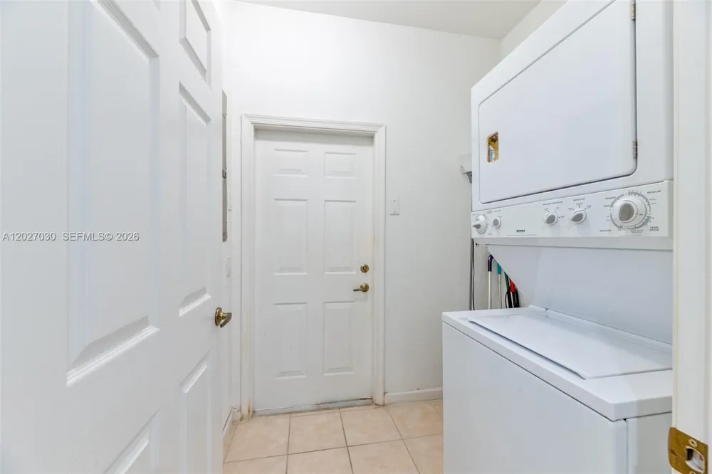1695 Passion Vine Cir #22-1 Weston, FL 33326