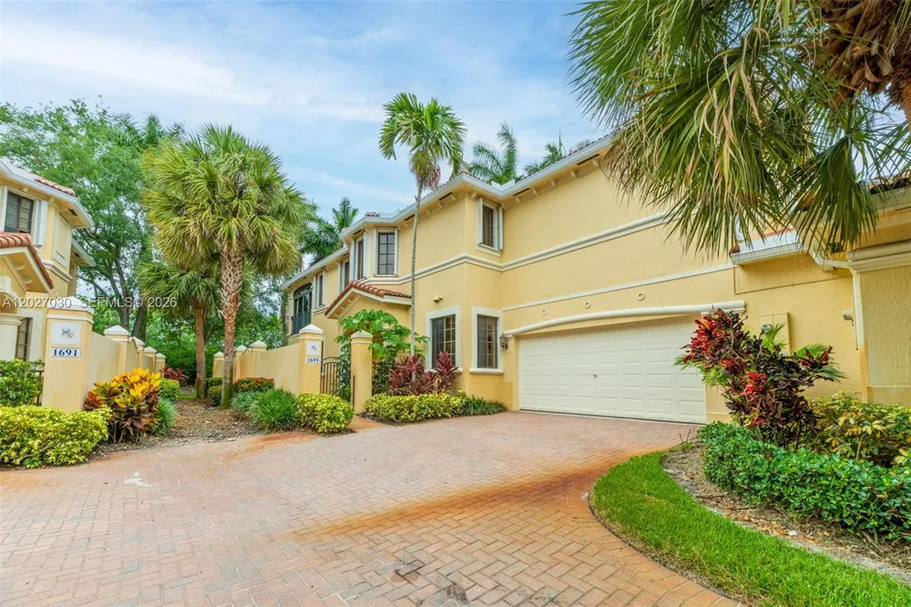 1695 Passion Vine Cir #22-1 Weston, FL 33326