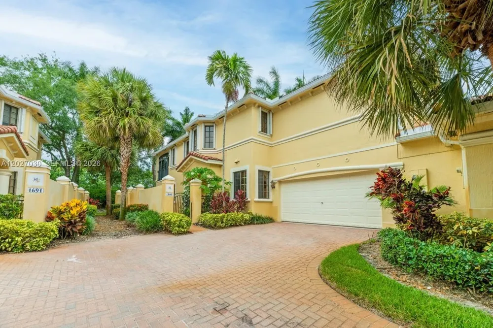 1695 Passion Vine Cir #22-1 Weston, FL 33326