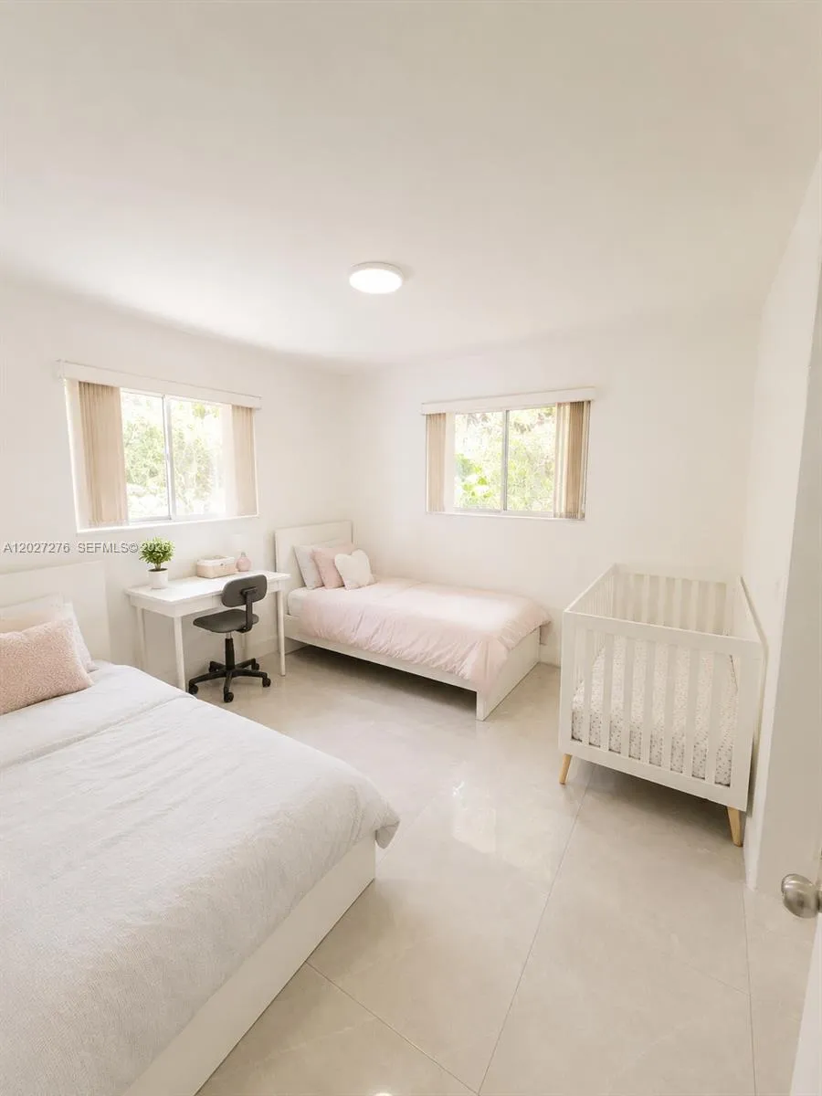 1109 NE 4th Ct Hallandale Beach, FL 33009