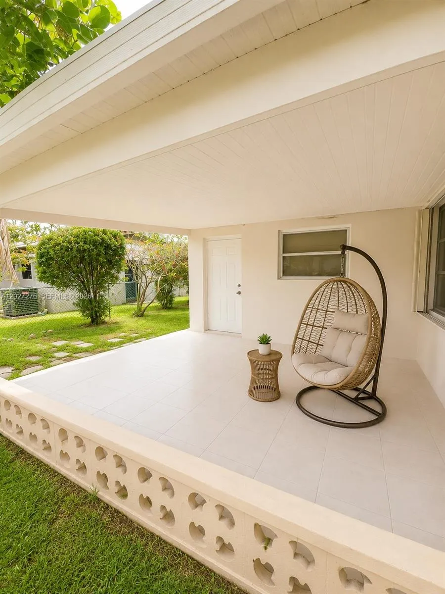 1109 NE 4th Ct Hallandale Beach, FL 33009