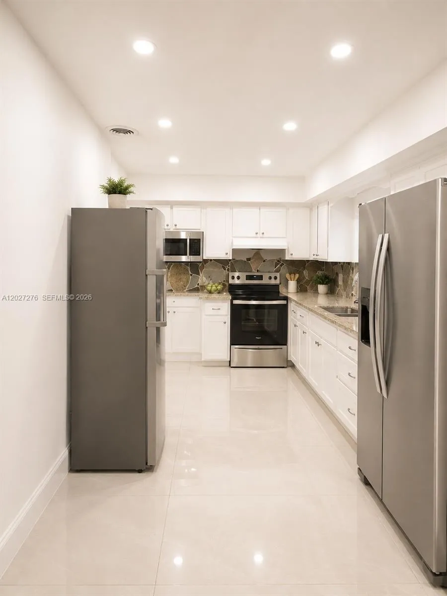 1109 NE 4th Ct Hallandale Beach, FL 33009