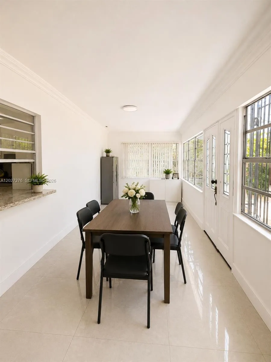 1109 NE 4th Ct Hallandale Beach, FL 33009
