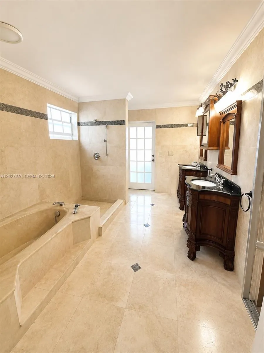 1109 NE 4th Ct Hallandale Beach, FL 33009