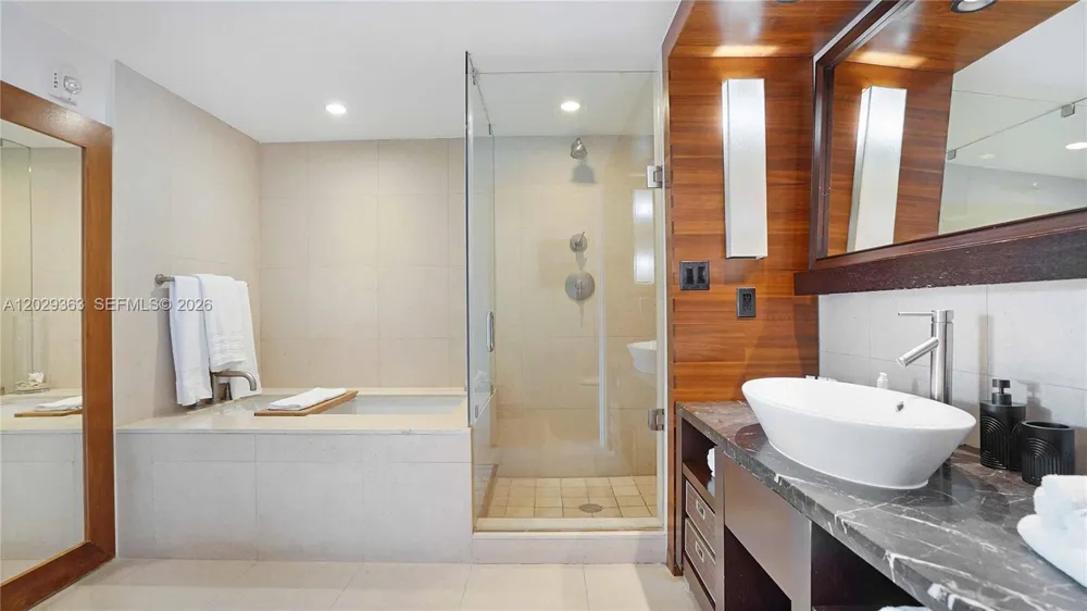 6801 Collins Ave #315 Miami Beach, FL 33141