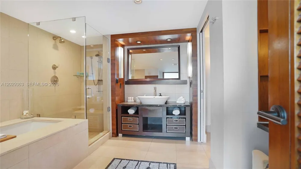 6801 Collins Ave #315 Miami Beach, FL 33141