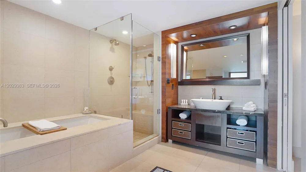 6801 Collins Ave #315 Miami Beach, FL 33141