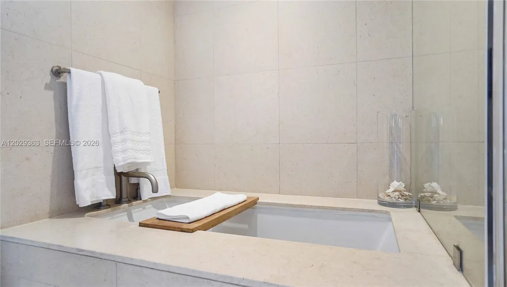 6801 Collins Ave #315 Miami Beach, FL 33141