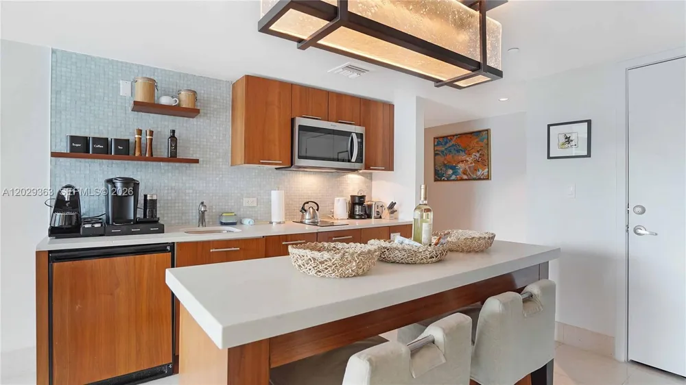 6801 Collins Ave #315 Miami Beach, FL 33141