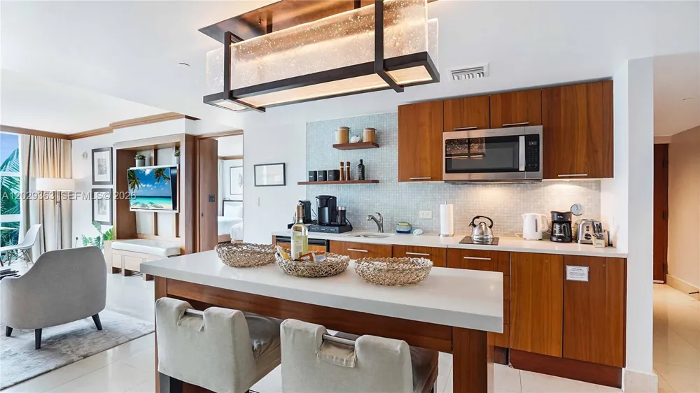 6801 Collins Ave #315 Miami Beach, FL 33141