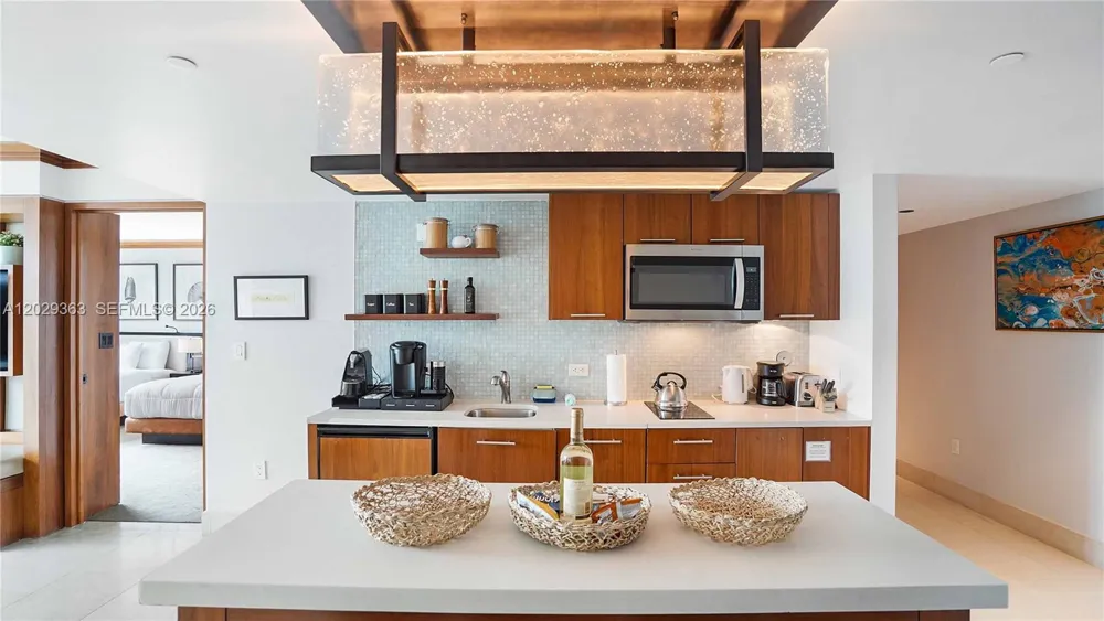 6801 Collins Ave #315 Miami Beach, FL 33141