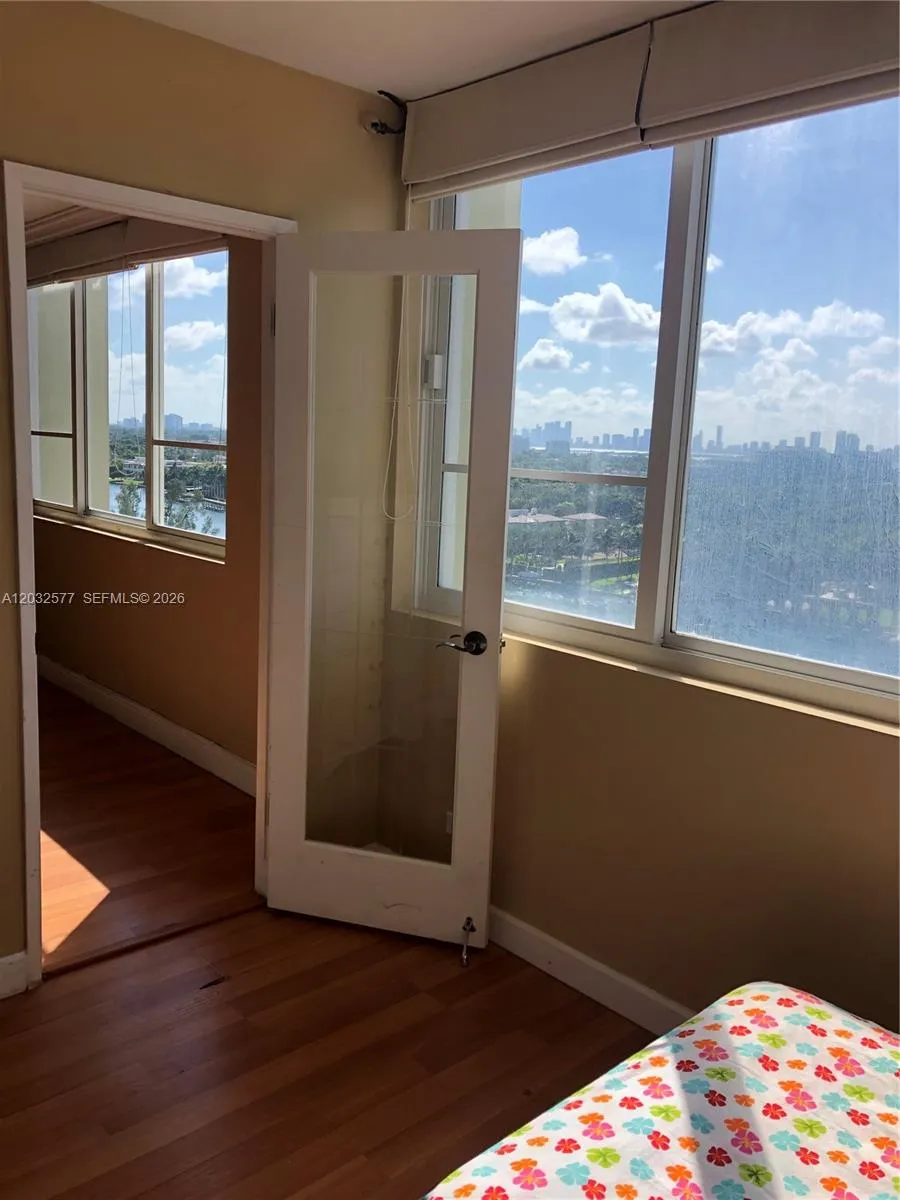 5005 Collins Ave #1202 Miami Beach, FL 33140