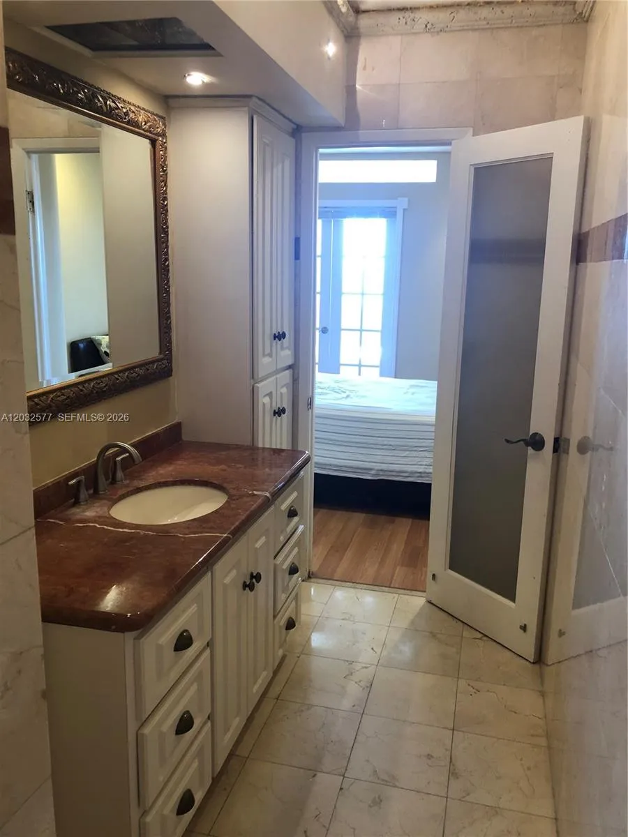 5005 Collins Ave #1202 Miami Beach, FL 33140