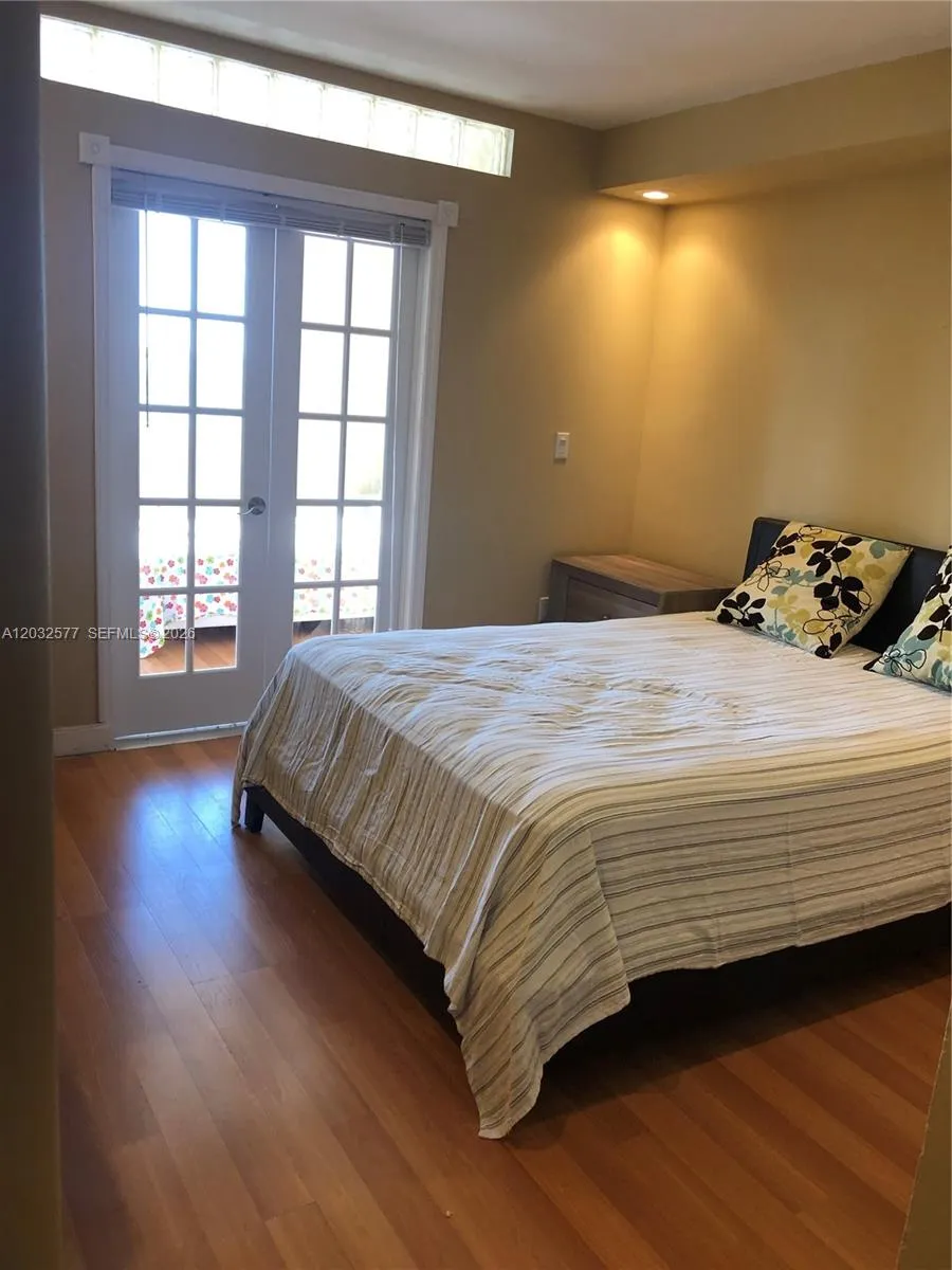 5005 Collins Ave #1202 Miami Beach, FL 33140