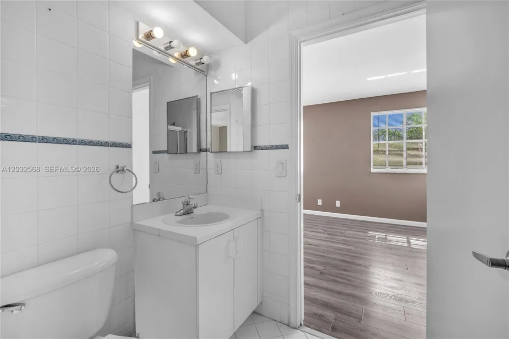 3698 San Simeon Cir Weston, FL 33331