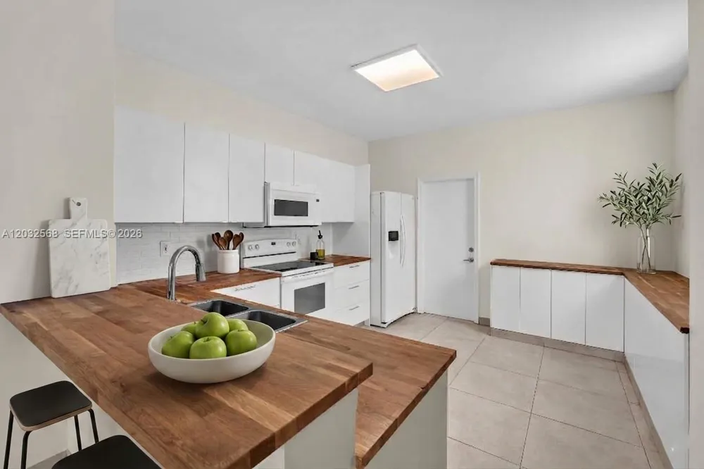 3698 San Simeon Cir Weston, FL 33331