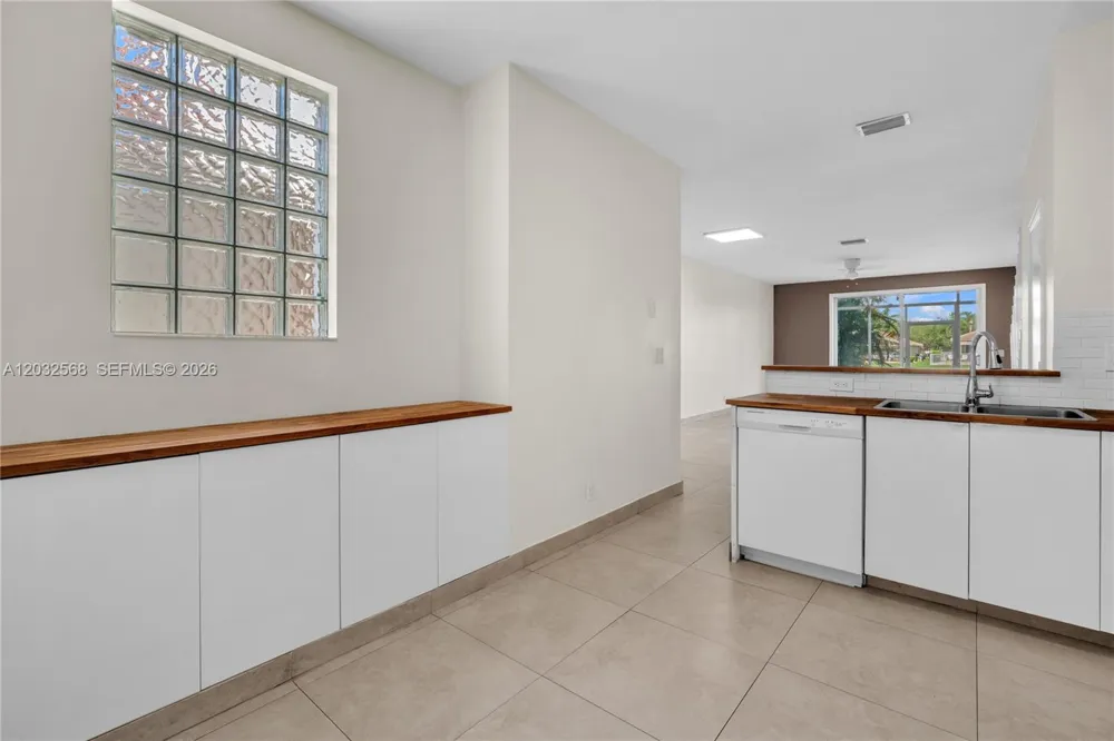 3698 San Simeon Cir Weston, FL 33331