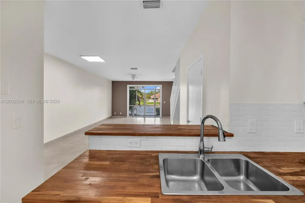 3698 San Simeon Cir Weston, FL 33331