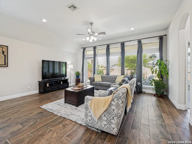 2908 GLEN VW Seguin, TX 78155