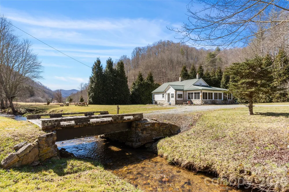 12892 US 23 Highway Mars Hill, NC 28754