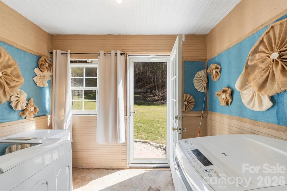 12892 US 23 Highway Mars Hill, NC 28754