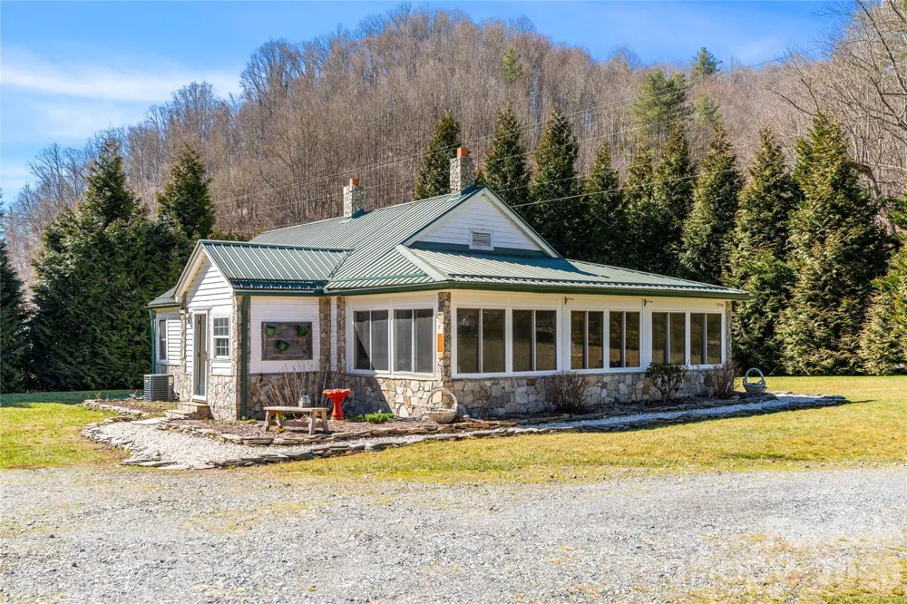 12892 US 23 Highway Mars Hill, NC 28754