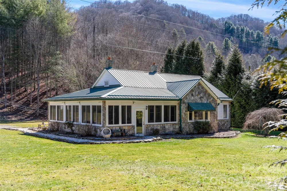 12892 US 23 Highway Mars Hill, NC 28754