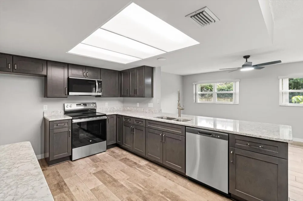512 PARADISE POINT Crystal River, FL 34429