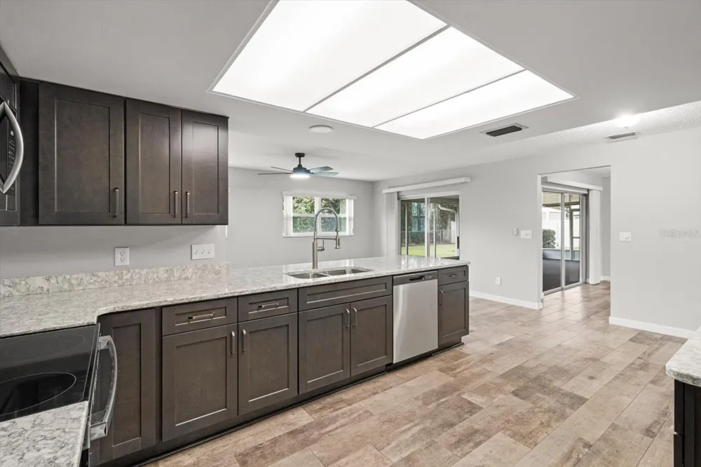 512 PARADISE POINT Crystal River, FL 34429