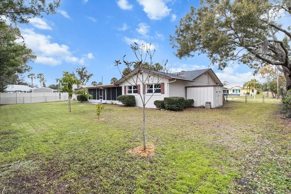 512 PARADISE POINT Crystal River, FL 34429