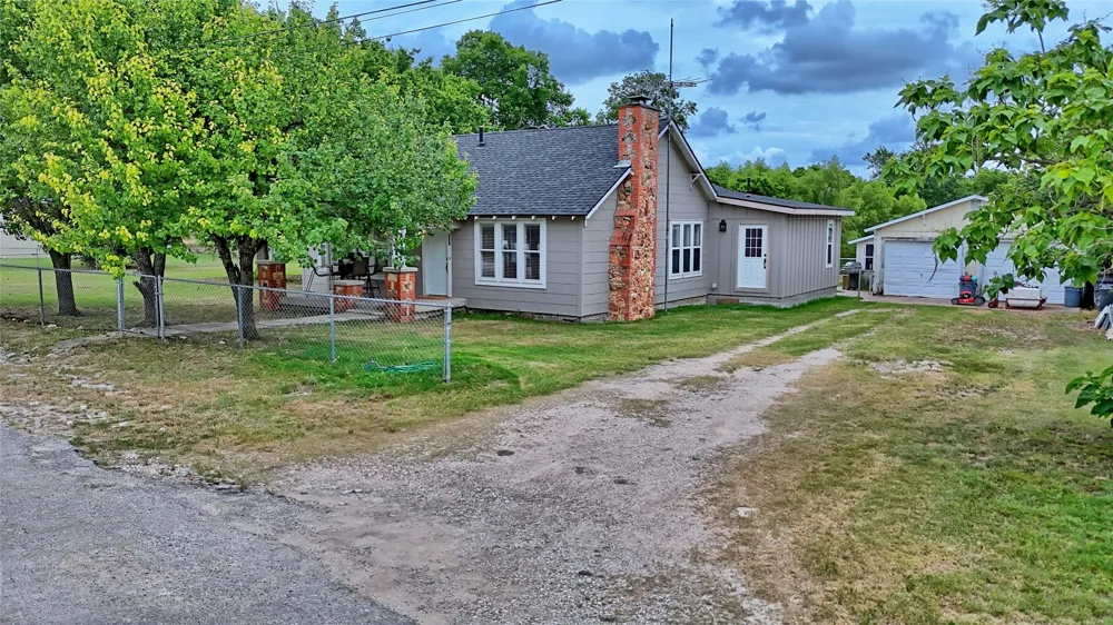 301 Spring Street Forestburg, TX 76239