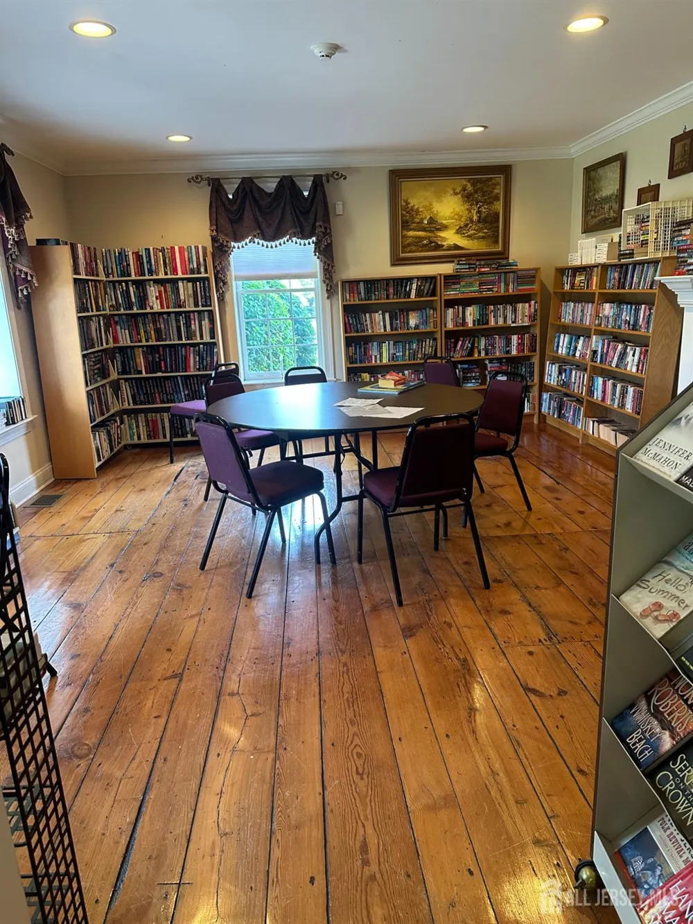 17 Burholme Drive Hamilton, NJ 08691