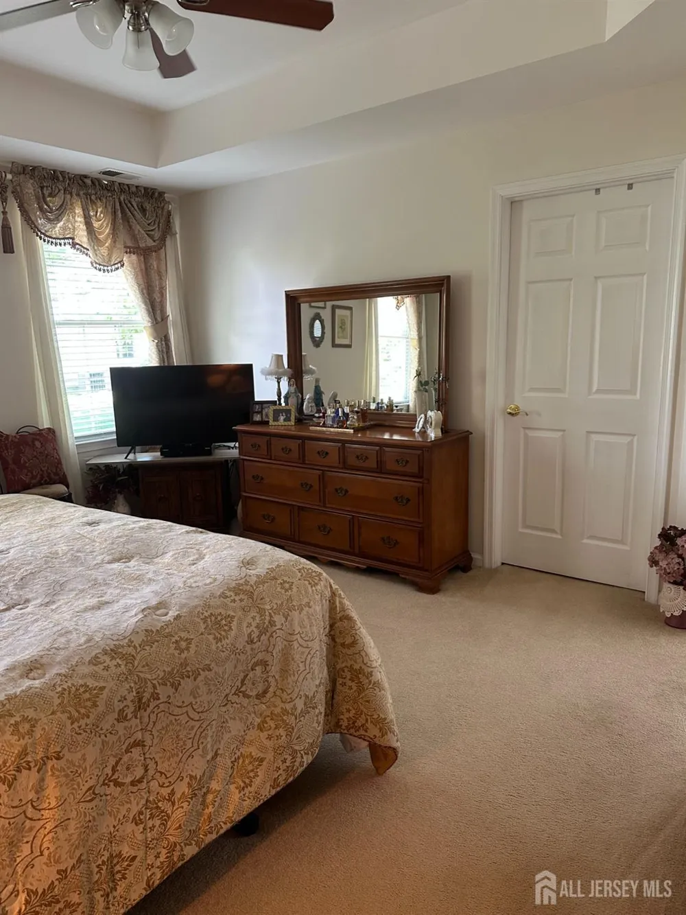 17 Burholme Drive Hamilton, NJ 08691
