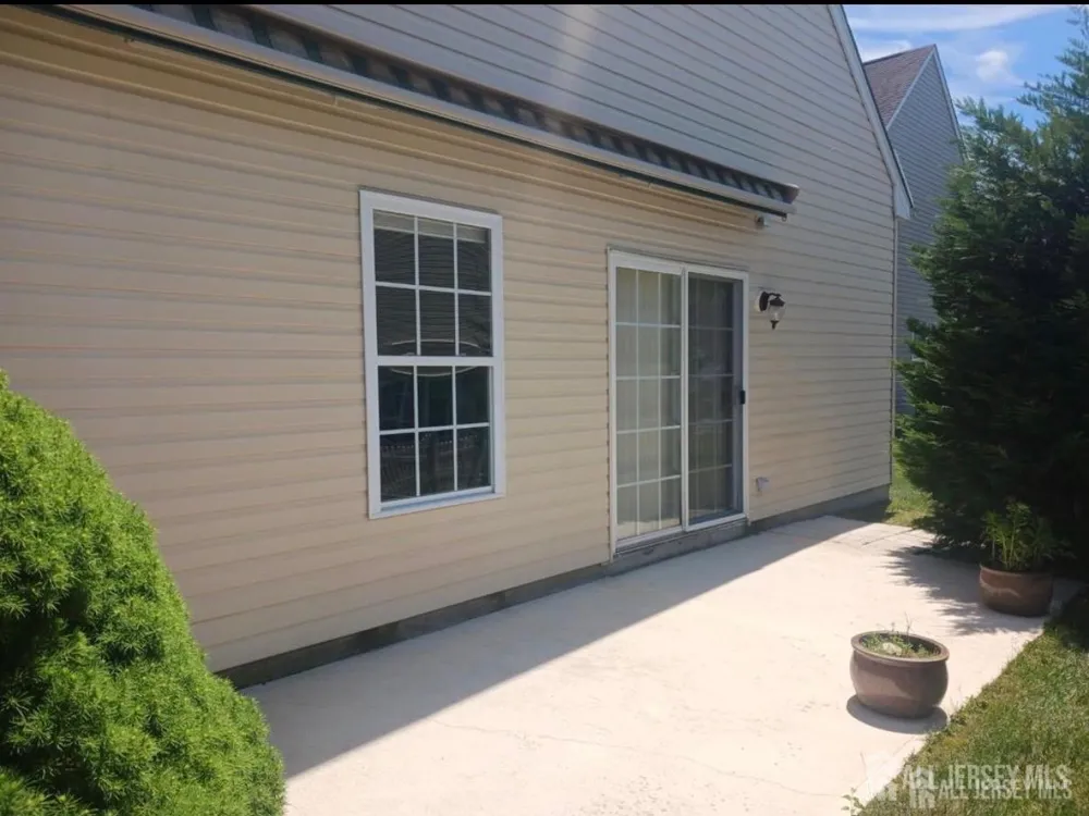 6 Holly Manor Court Helmetta, NJ 08828