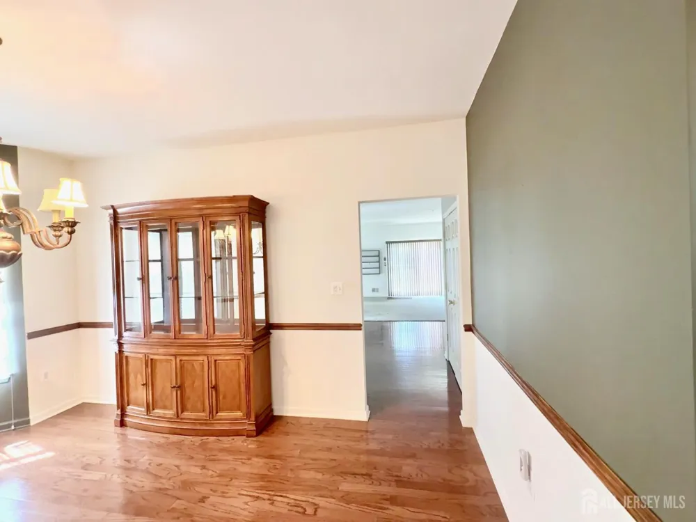 6 Holly Manor Court Helmetta, NJ 08828