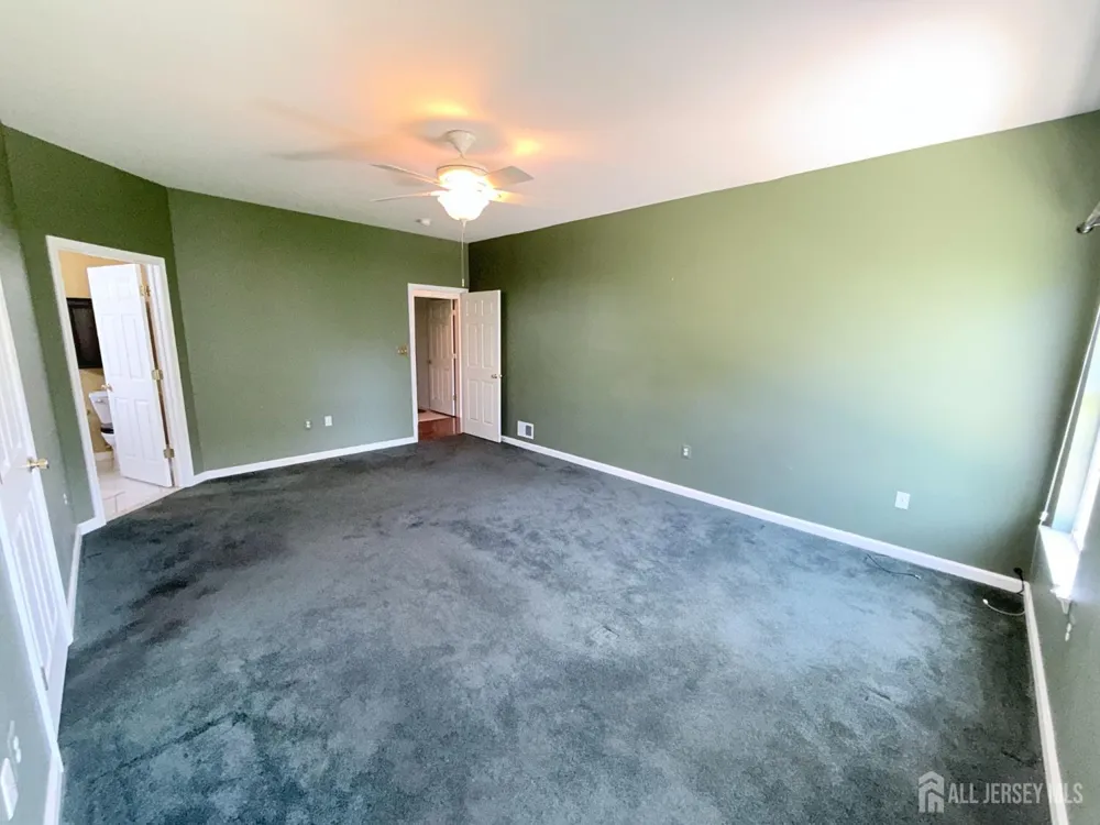 6 Holly Manor Court Helmetta, NJ 08828