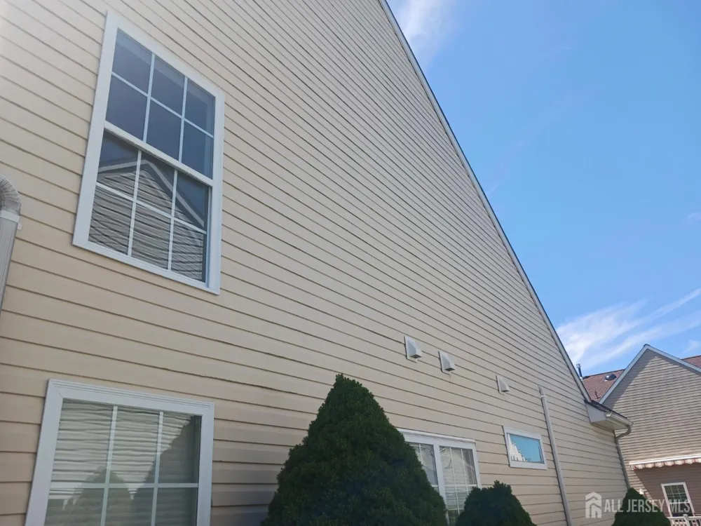 6 Holly Manor Court Helmetta, NJ 08828