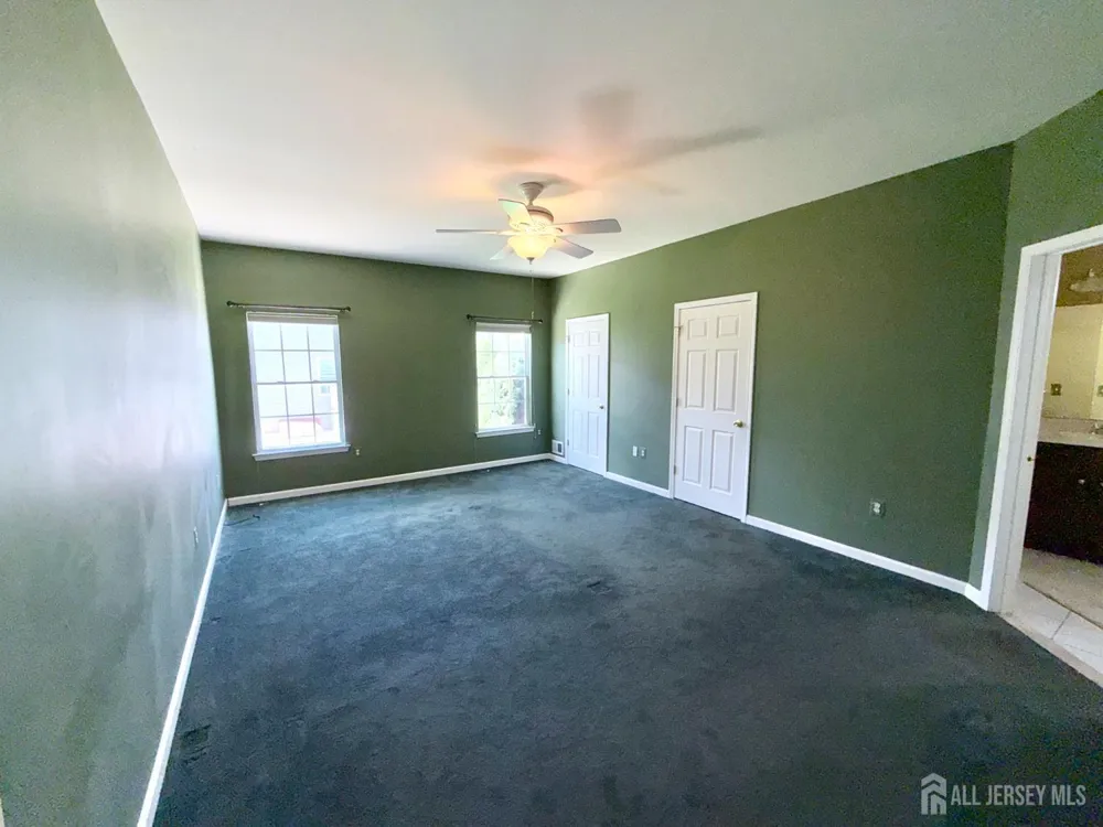 6 Holly Manor Court Helmetta, NJ 08828