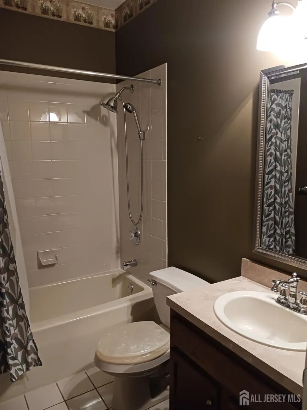 6 Holly Manor Court Helmetta, NJ 08828
